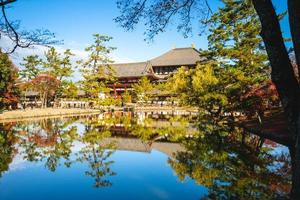 hoofdingang en grote boeddhazaal van todaiji in nara, kansai, japan foto