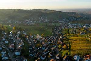 luchtfoto van kappelrodeck in de bergen van het zwarte woud, duitsland foto