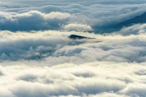wolken en mist Leuk vinden de zee foto