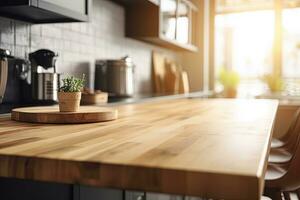 rustiek hout tafelblad Aan keuken teller met wazig kamer in achtergrond foto
