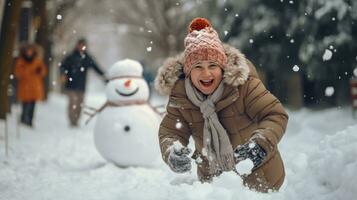 blij familie hebben sneeuwbal strijd in winter wonderland foto