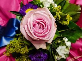 bruidsboeket met verschillende bloemen foto