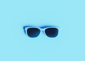 zomer blauwe zonnebril geïsoleerd foto