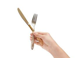 vrouw hand- Holding een zilver roestvrij vork en mes detailopname foto geïsoleerd Aan wit achtergrond