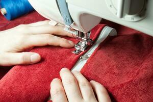 modern naaien machine perser voet en rits foto