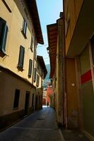 Italië, Lombardije, canzo, versmallen steeg Bij historisch oud dorp. straat tafereel. toerisme. avontuur. reis. reizen bestemming foto