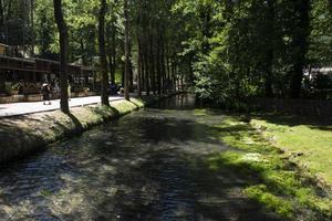 zwarte rivier van scheggino provincie perugia foto