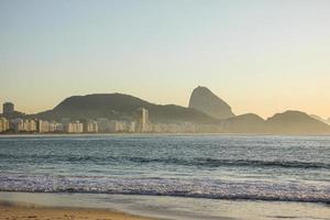 dageraad op het strand van Copacabana in Rio de Janeiro. foto