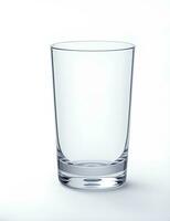 leeg glas van water Aan een wit achtergrond geïsoleerd foto