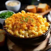 geruststellend kom van macaroni en kaas met brood kruimels foto