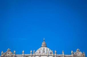 koepel van de heilige peterbasiliek in vaticaan foto