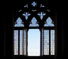 middeleeuws raam silhouet foto