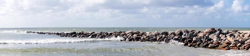 op het strand van blavand ho denemarken foto