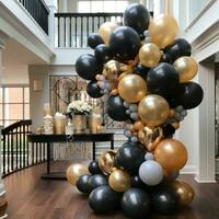 elegant zwart en goud ballon arrangement foto