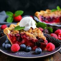 gemengd BES taart met streusel topping, een kleurrijk en fruitig toetje foto