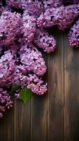 delicaat lila bloemen Aan rustiek houten plank achtergrond, de lente Purper schoonheid verticaal mobiel behang ai gegenereerd foto