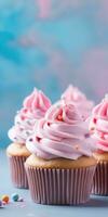 heerlijk cupcakes. smakelijk cupcakes Aan een pastel achtergrond. generatief ai foto