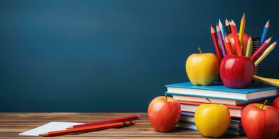 terug naar school. plaats voor tekst. kladblok en appel Aan de tafel. generatief ai foto