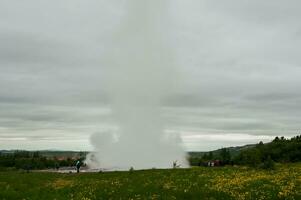 geiser stokkur, in IJsland foto