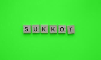 september 29 - oktober 6, soekot, een minimalistisch banier met een opschrift in houten brieven foto