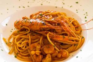 spaghetti alla busara een Italiaanse specialiteit foto