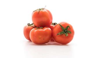 verse tomaten op witte achtergrond foto