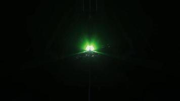 groen licht projectie in duisternis 4k uhd 3d illustratie foto