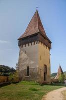 versterkte kerk in biertan, sibiu, roemenië, september 2020, toren foto