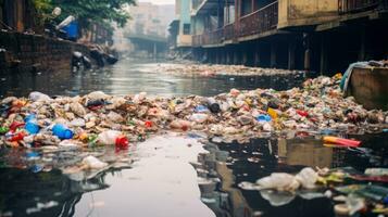 vervuild rivier- met plastic brokstukken. generatief ai foto