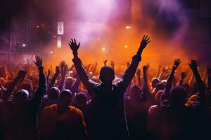 menigte van mensen met verheven handen Bij een leven muziek- concert. ai gegenereerd. foto