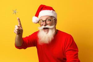 portret van de kerstman claus tonen duimen omhoog, geïsoleerd Aan geel achtergrond ai gegenereerd foto