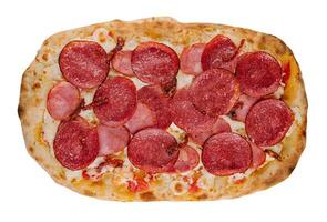 peperoni pizza, geïsoleerd Aan wit achtergrond foto