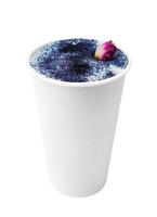 Dalgona matcha blauw latte, een romig geslagen matcha foto