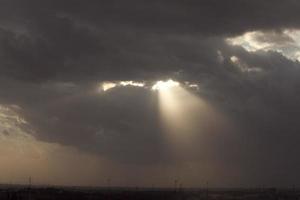 gekke wolken in Israël mooi uitzicht op het heilige land holy foto