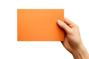 een menselijk hand- Holding een blanco vel van oranje papier of kaart geïsoleerd Aan een wit achtergrond. ai gegenereerd foto