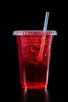 rood drinken in een plastic kop geïsoleerd Aan een zwart achtergrond. nemen weg drankjes concept. ai gegenereerd foto