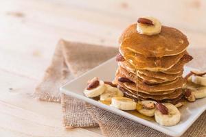 amandel-bananen pannenkoek met honing foto