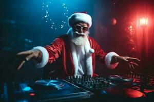 een levendig Kerstmis partij met de kerstman claus net zo de dj in een feestelijk kleding, menging sporen Aan een dj mixer. de partij is gevulde met energie en vakantie juichen. generatief ai foto