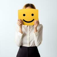 vrouw kantoor arbeider aan het bedekken gezicht met glimlachen emoji wit achtergrond, ai generatief foto