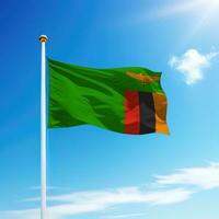 golvend vlag van Zambia Aan vlaggenmast met lucht achtergrond. foto