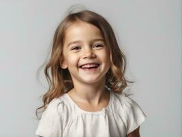 portret van jong opgewonden lachend glimlachen meisje kind kind Aan studio achtergrond ai gegenereerd foto