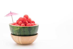 verse watermeloen op witte achtergrond foto