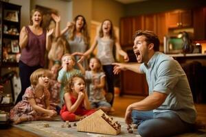 een familie spel van charades in eer van vaders dag foto