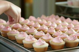 maken cupcakes voor een bakken uitverkoop foto