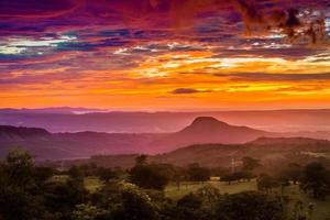 zonsondergang in santa rosa in costa rica foto