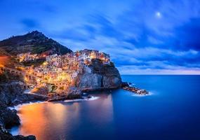 schemering bij manarola foto