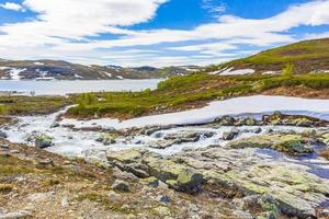vavatn meer panorama landschap sneeuw bergen hemsedal noorwegen.
