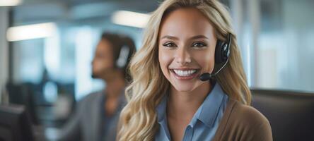 Kaukasisch vrouw telefoontje centrum klant ondersteuning met koptelefoon, ai foto