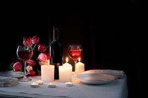 romantisch diner bij kaarslicht voor twee geliefden, kopieer ruimte foto