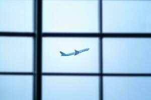 vliegtuig nemen uit achter de luchthaven venster foto